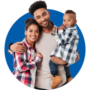 Familia afroamericana en cirulo azul